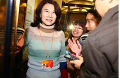 2017即将结束董明珠的“女王”时代倒计时来临