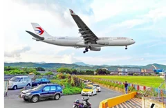 台当局“要挟”大陆不核准两岸航班，反而号称“愿意坐下来谈”